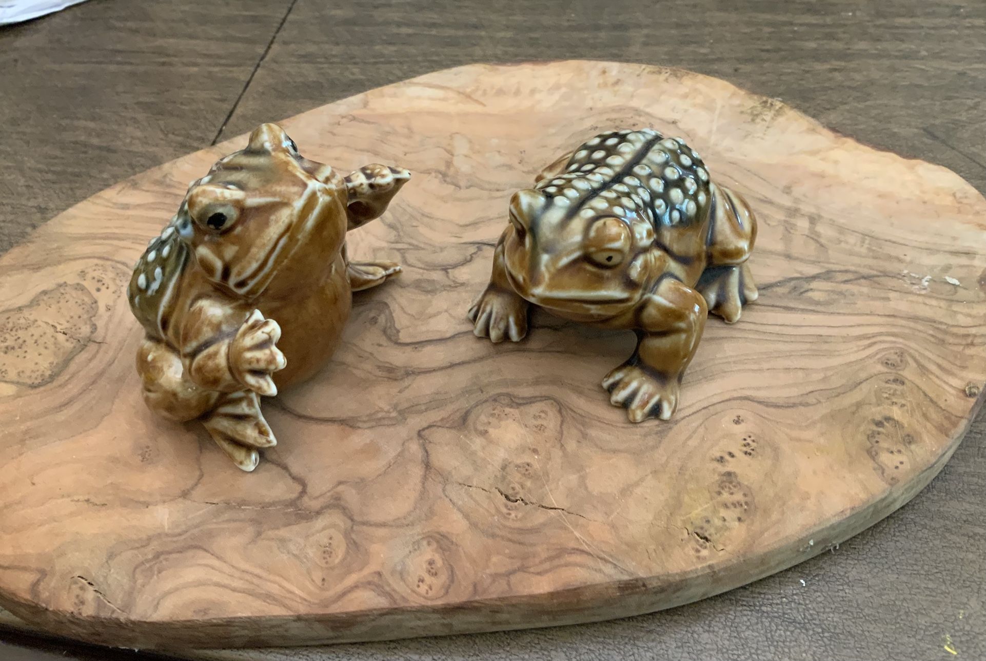 Pair Of Ceramic Frogs Fiqurines