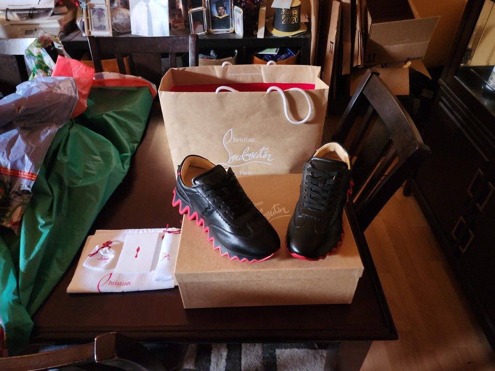 BRAND NEW SIZE 10 AUTHENTIC CHRISTIAN LOUBOUTIN LOUBISHARK FLAT CALF SNEAKERS.