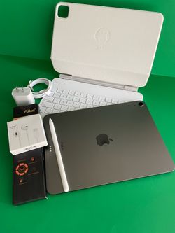 Apple IPad Air 5th Generation (10.9” Liquid Retina/ M1 chip / 2022 Model) 64GB with pen, keyboard case & Accessories (256gb $479)