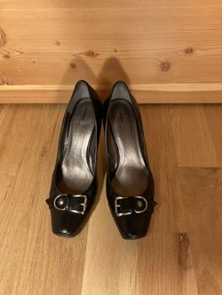 Women's Black Leather Pumps. Size 9