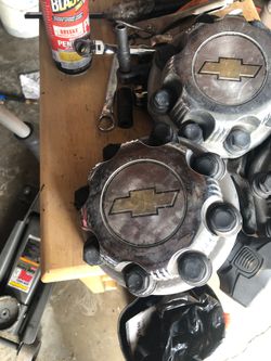 chevy 8 lug center caps 3