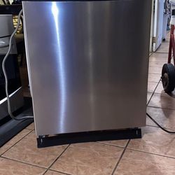 Frigidaire Gallery Black And Stainless Dishwasher 