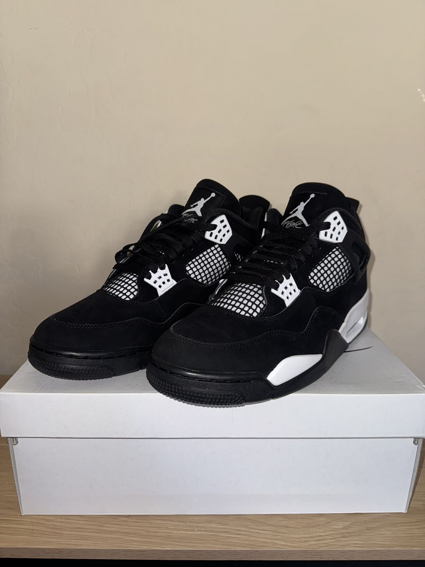 Jordan 4 White Thunder