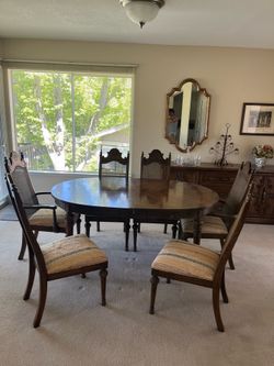 Beautiful dining room table with 6 chairs