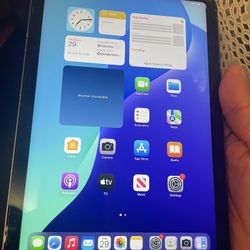 Great Working  Condition iPad Mini 6th Gen. Cracked Front Screen 