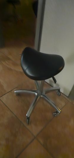 Ergonomic Saddle Chairs