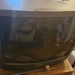 Panasonic CRT TV with remote and all wires included