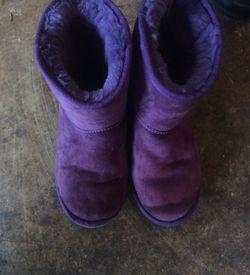 Children purple uggs