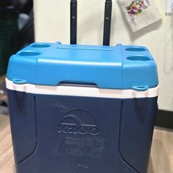 IGLOO 60 Quart Wheeled Cooler 