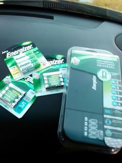 Energizer recharger fits 8AAA, 8AA, 1 volt 4Cs 4 Ds.