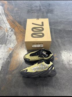 Size 8 - adidas Yeezy Boost 700 MNVN Resin