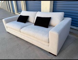 BEIGE LIVING SPACES SOFA⚡️