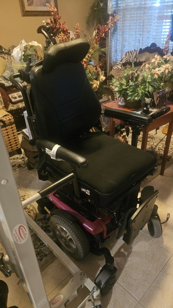 Fully rechargeable electronic mobility chair