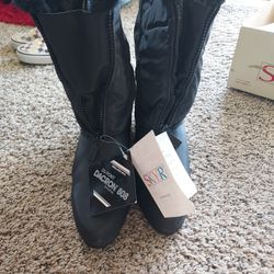 WOMENS WINTER BOOTS  Size 12 Winter Black Boots New In Box Make Offer