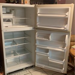Extra Large Roper Fridge Raider With A New Icemaker Made By Whirlpool