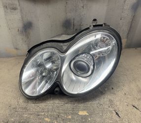 2003 2004 2005 Mercedes Benz CLK350 CLK500 CLK55 Left Driver Side Headlight OEM