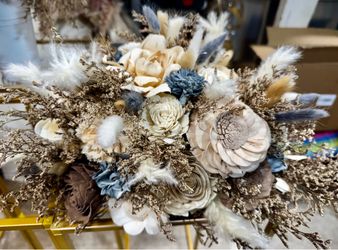 Sola wood flower arrangements