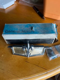 75-76 Caprice header emblem GM
