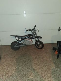 Minnie kid e bikes comes with a charger