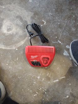 Milwaukee M12 Charger