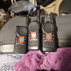 3 Uhf Motorola Talkabout Gs1810 Walkie Talkies 