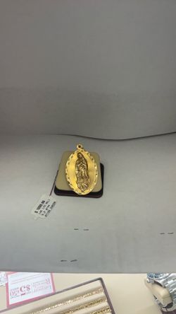 Virgen Mary pendant