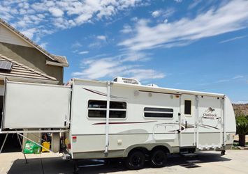 2008 Kargoroo 23KRS Toy Hauler – Sleeps 7 – Rear Slide-Out – Outdoor Kitchen