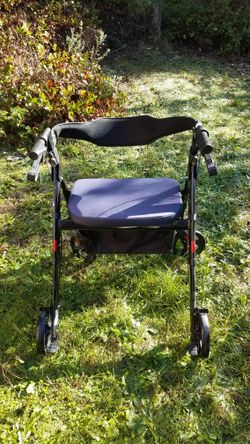 Walker On Wheels With Seat And Brakes