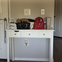 White Desk 