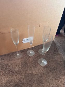 4 champagne glasses