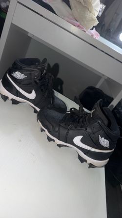Baseball cleats