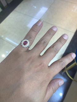 A ruby-like ring that can be adjusted in size, beautiful, suitable for wearing at a dance party, inlaid with sparkling small diamonds, and a silver ri