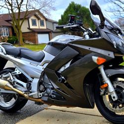 2010 Yamaha FJR 1300cc ABS Semi-Auto Top of the Line 👑