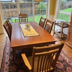 Beautiful Mission-style Oak Dining Table And 6 Chairs