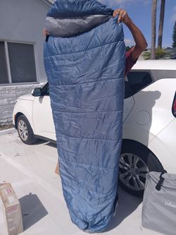 FIEKD AND STREAM SLEEPING BAG. HIGH QUALITY