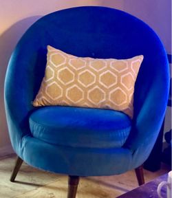 Blue round chair