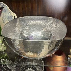 IHI EST. 1986 India Handicrafts Hammered Square Silver Tone 13 inch Metal Decorative Bowl
