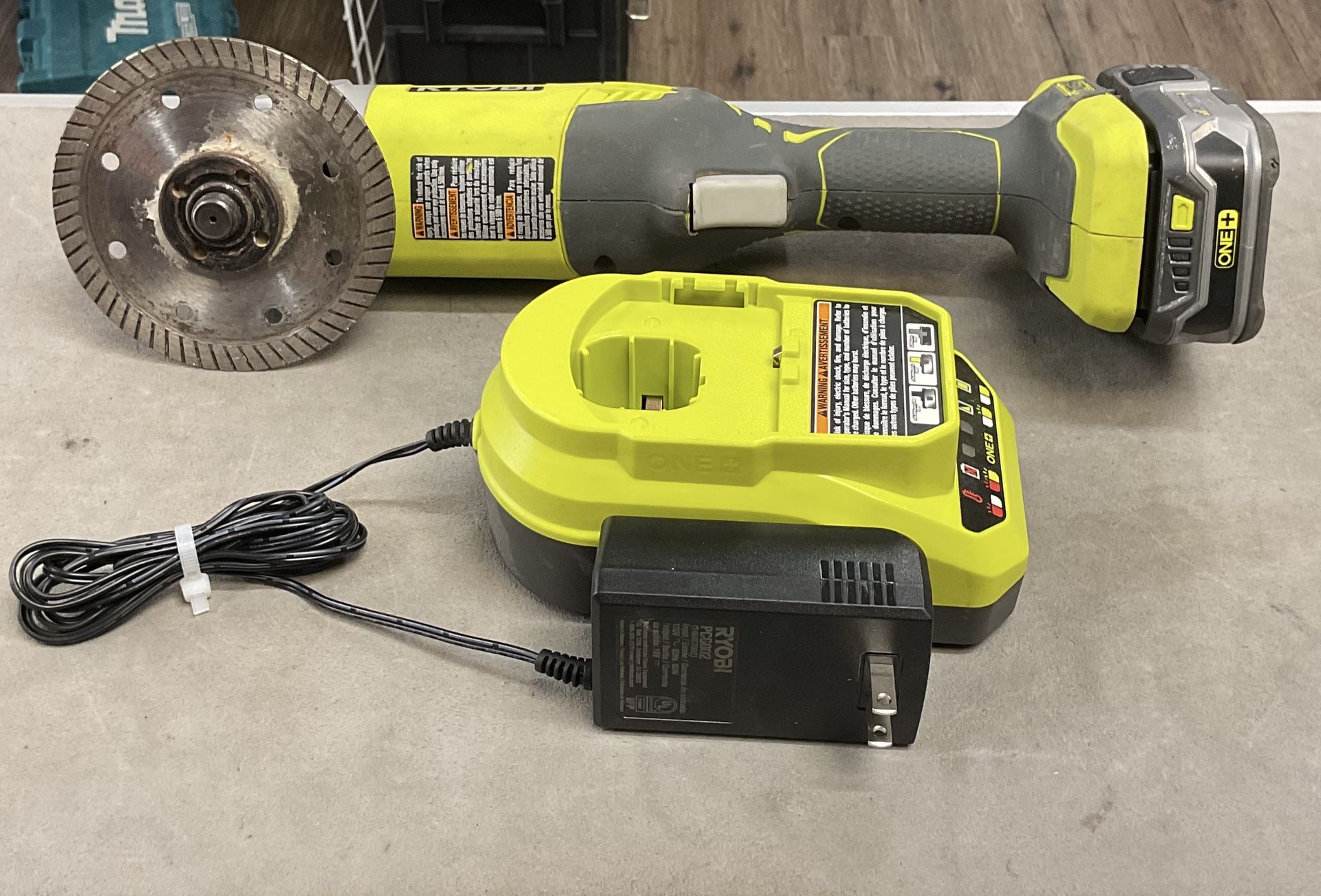 Ryobi Cordless 4-1/2 Inch Angle Grinder Kit