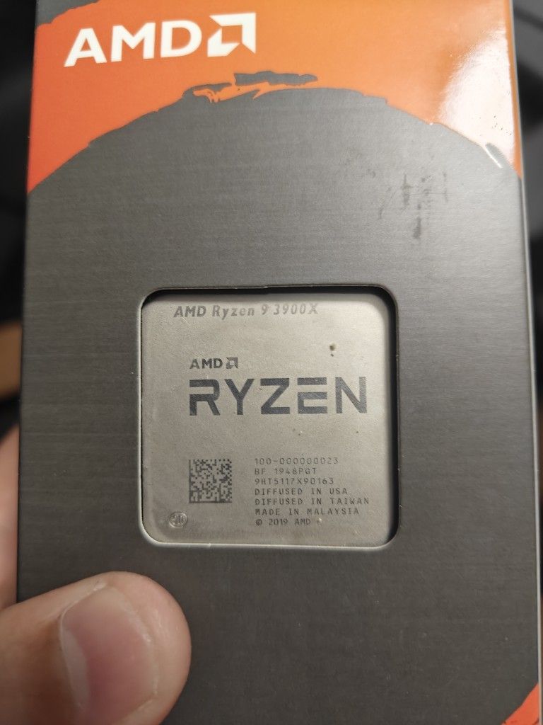 Ryzen 9 3900X With Heatsink