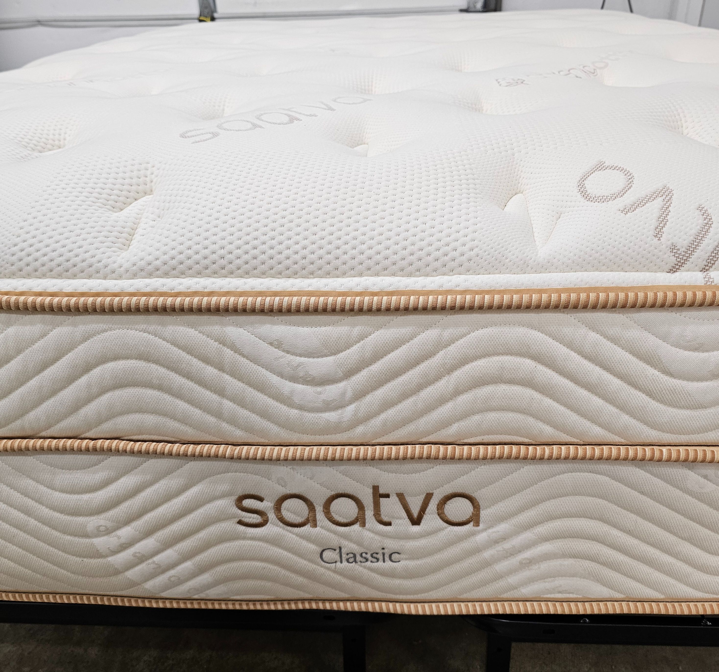 LIKE NEW - Queen Saatva Classic Plush Mattress - Delivery Available