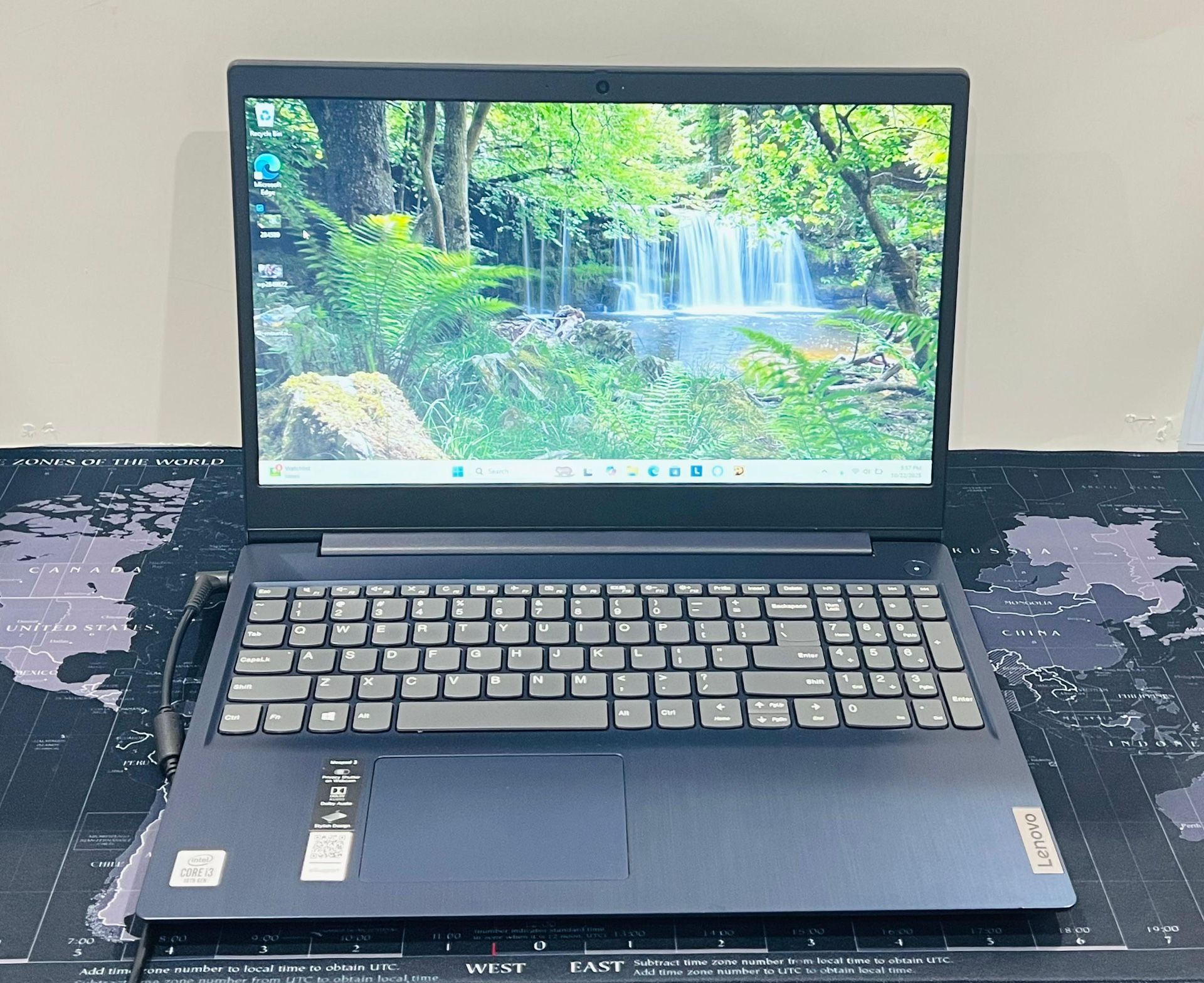 Lenovo 15” 2021 Touchscreen Core i3-10110u 2.10Ghz 8GB 256GB SSD Windows 11