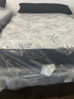 New queen size mattress with bamboo cover