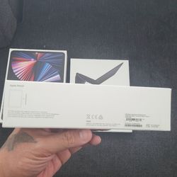 IPad Pro  5th GEN , Keyboard Cover. Ipen