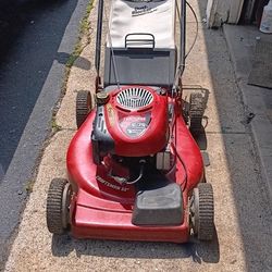 Gas Powed Lawn Mower