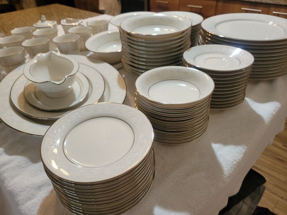 Noritake Ivory China set 1970's Trudy 7087 91 piece