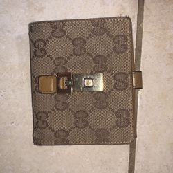 Gucci Wallet With Key Lock