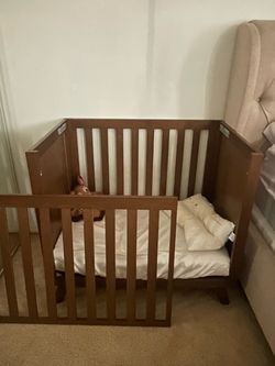 Wooden Baby Crib with Mattress