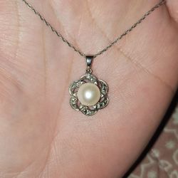 Sparkly Flower Pearl Necklace 