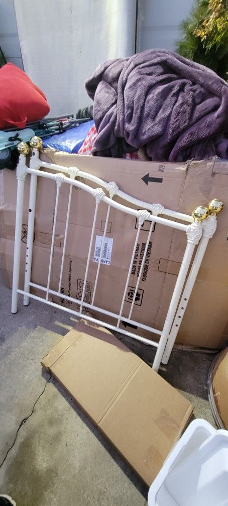 Day Bed Twin With Mattress Like New Hardly Used All U Need Is Extra Mattres For Bottom Level