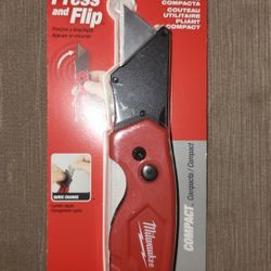 Milwaukee M12 Folding Utility Knife